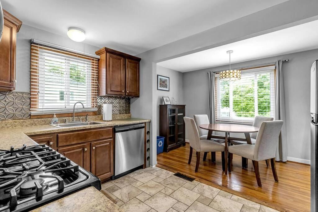 Gorgeous 2 Queen Bedroom Apartment In North Buffalo With 70 Inch Tv Buitenkant foto