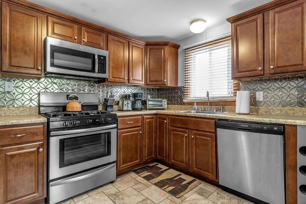Gorgeous 2 Queen Bedroom Apartment In North Buffalo With 70 Inch Tv Buitenkant foto