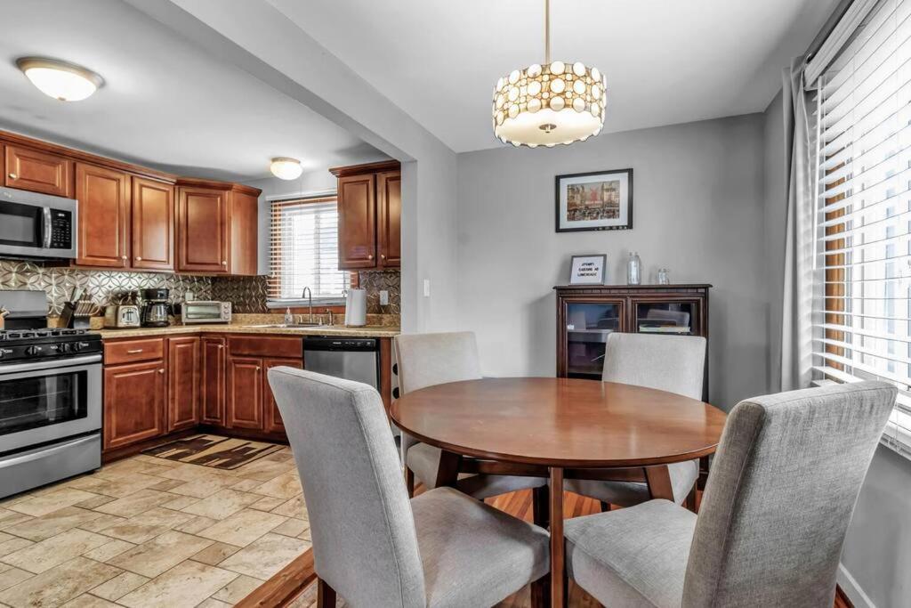 Gorgeous 2 Queen Bedroom Apartment In North Buffalo With 70 Inch Tv Buitenkant foto